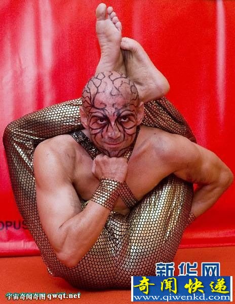 土耳其软骨兄弟香港新太阳广场表演软骨奇艺“双脚后脑独角转