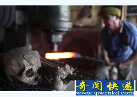 实拍台湾铸剑师用“人骨炼剑”的全过程