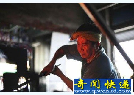 实拍台湾铸剑师用“人骨炼剑”的全过程