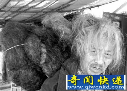 七旬老药师爱惜头发蓄发60载2.7米长发捆起背着走