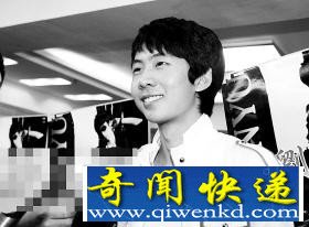 用肚子托5000公斤重物 18岁小伙创下世界纪录