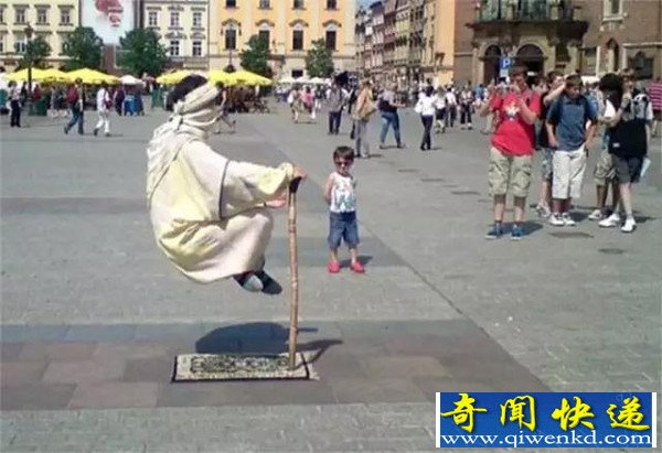 人体悬浮术的神秘面纱 人体悬浮术魔术揭秘