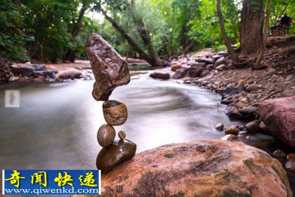 加拿大艺术家展示叠石块绝技 仅靠重力维持平衡