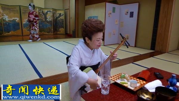 实拍日本艺妓为客人服务的全过程:好优雅动作