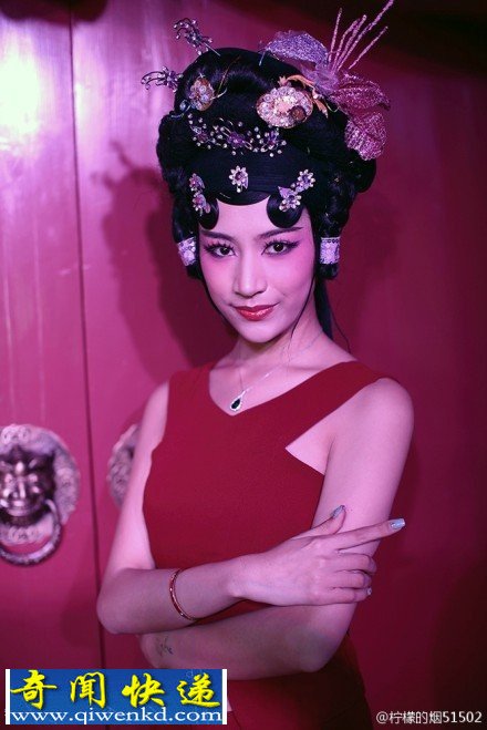 福州闽剧泳衣模特走秀现场火辣