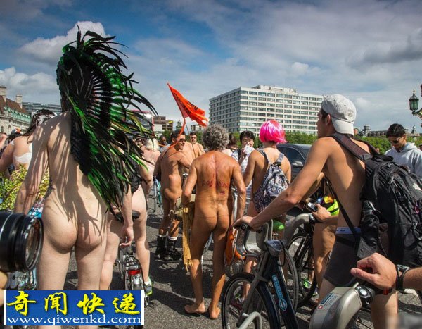 世界裸骑日裸体骑自行车 绿色出行象征