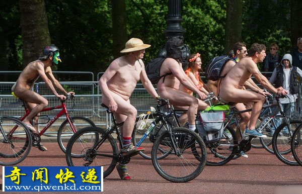 世界裸骑日裸体骑自行车 绿色出行象征