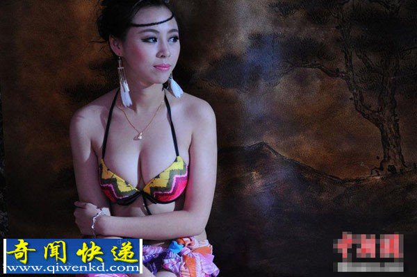 中国大学女生争当胸模 年赚百万很正常