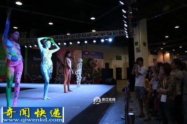 性感火辣的人体宠物妆秀博人眼球