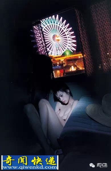 日本婆婆为美女媳妇拍半裸大胆写真(组图)