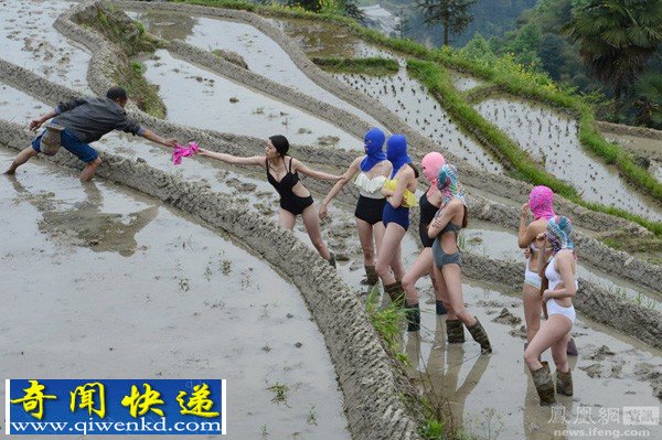 模特戴“脸基尼”现身湖南乡田体验农耕