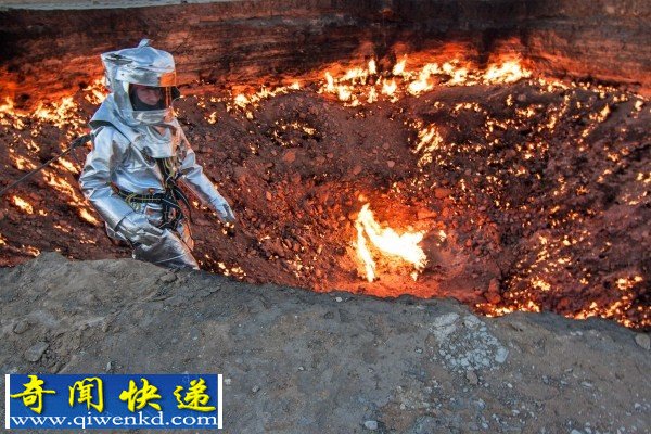 冒险家勇闯土库曼斯坦“地狱之门”火焰坑