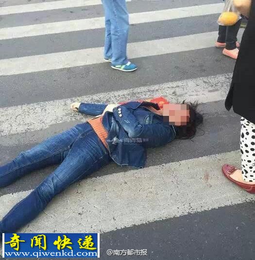 女子闯红绿灯和协管员冲突遭铁锤爆头