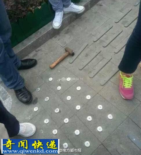 女子闯红绿灯和协管员冲突遭铁锤爆头