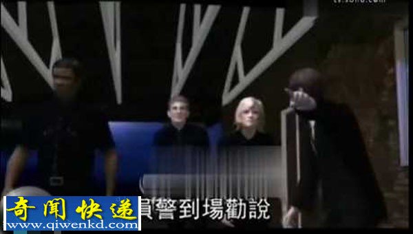 澳洲一女子袭警方式奇葩 向警察喷射自己母乳