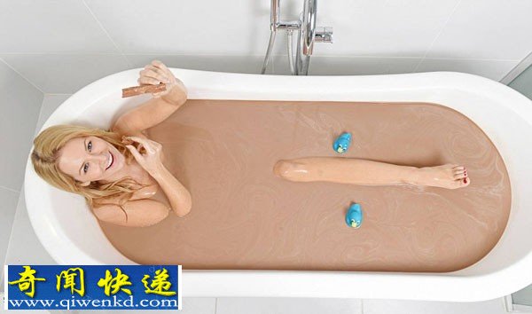 英土豪为女友裸身巧克力泡浴:1千英镑一次