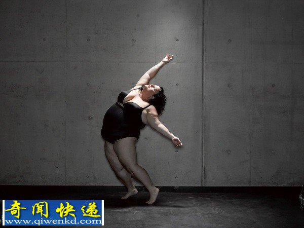 澳大利亚胖女艺术家召集一群胖女子来拍舞台