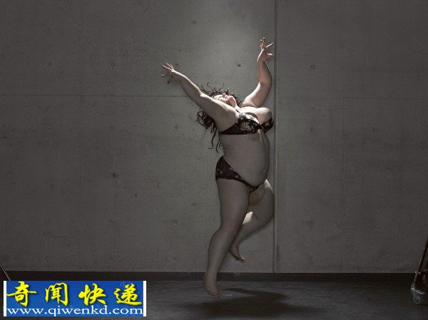 澳大利亚胖女艺术家召集一群胖女子来拍舞台