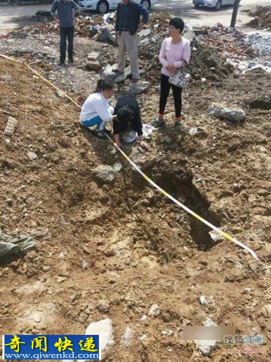 现场组图合肥男子看病后死亡遭医生埋尸荒野