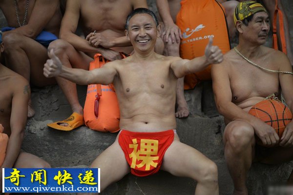 重庆立冬第一次有组织的民间百人渡江运动