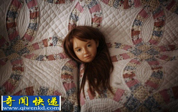了解和充气娃娃生活的男人 与娃娃们共枕而眠