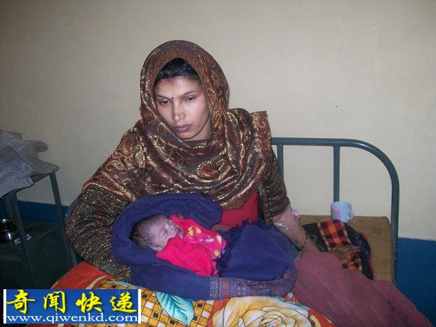 印度一新生儿心脏异位已奇迹存活6天 在当地接受治疗