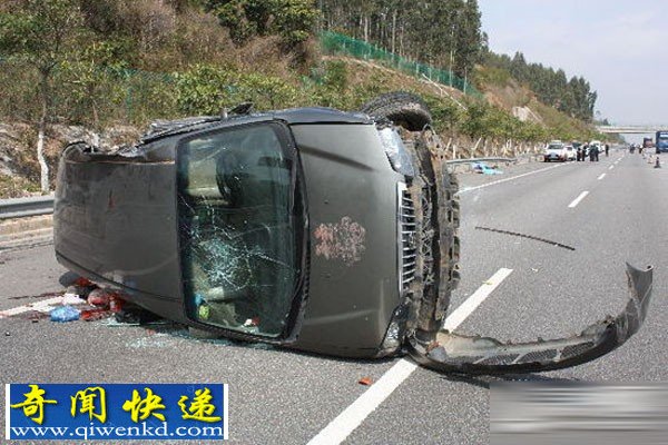沈海高速:车辆爆胎侧翻致4女子死亡 均为仙游人