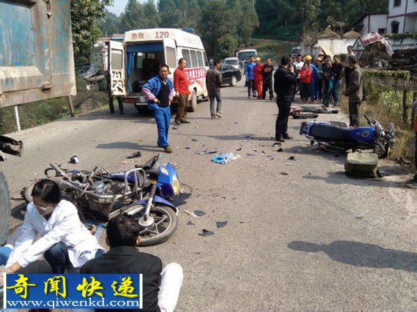 乡村小道发生摩托车惨剧:一人受伤一人惨死车轮下