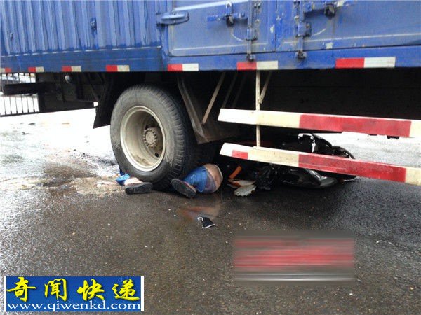 海南海口：女子大雨冒死骑电动车上高速被卷入货车底死亡
