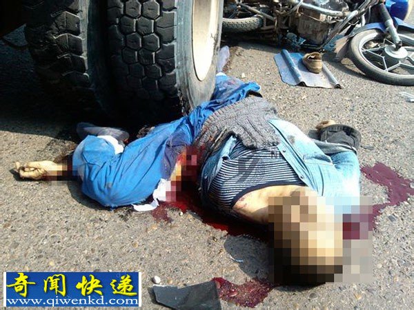 乡村小道发生摩托车惨剧:一人受伤一人惨死车轮下