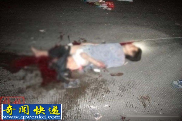 广东梧州:搅拌车撞摩托车 摩托车男子遭拖行十多米身亡