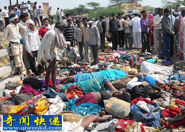印度寺庙踩踏事件已致115人死亡 多数罹难者是妇女和小孩