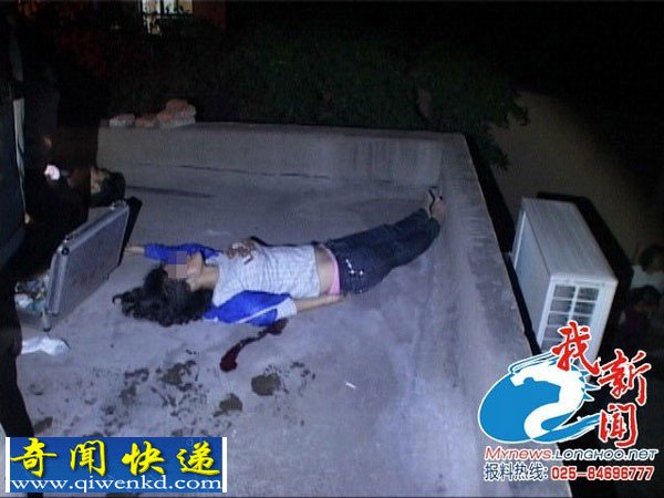南京闹市区:男女情侣闹分手 七楼坠下一死一重
