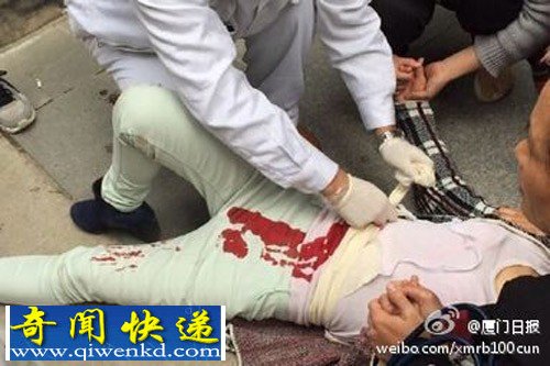 厦门一歹徒持刀捅伤三女子 保安挥扫把将其撂倒