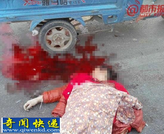 郑州奔驰与三轮相撞致2死1伤肇事司机弃车逃逸