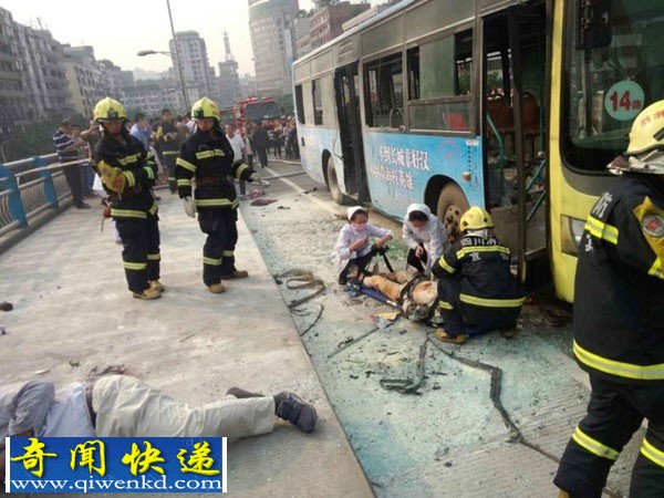 宜宾公交车遭蓄意纵火爆燃1死20余伤 嫌犯已被锁定