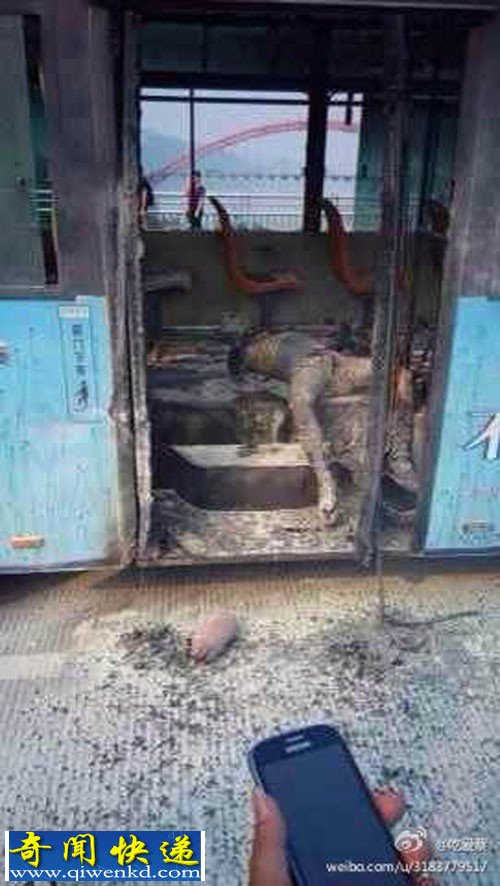 宜宾公交车遭蓄意纵火爆燃1死20余伤 嫌犯已被锁定
