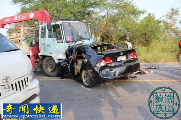 泰国两期车祸女遇难者:19岁少女携男撞卡车惨死
