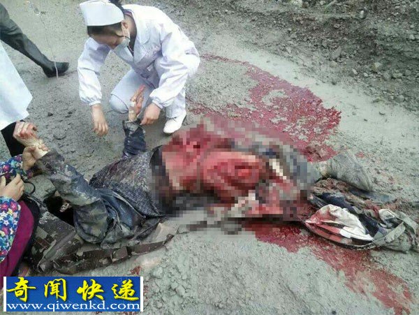 四川货车与摩托相撞:摩托驾驶员下身变碾烂身亡