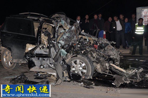 湖南娄底大货车和小车正面相撞致死6人1伤