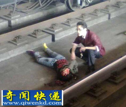 盘点恐怖的跳铁轨自杀事件现场 血迹斑斑惨不忍睹