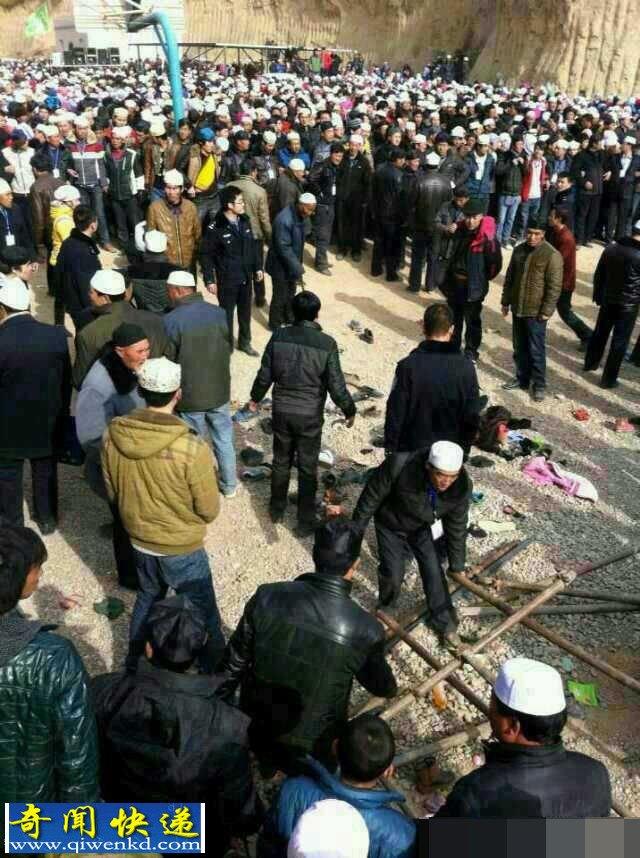 宁夏固原市西吉县北大寺发生踩踏事故造成14人死亡