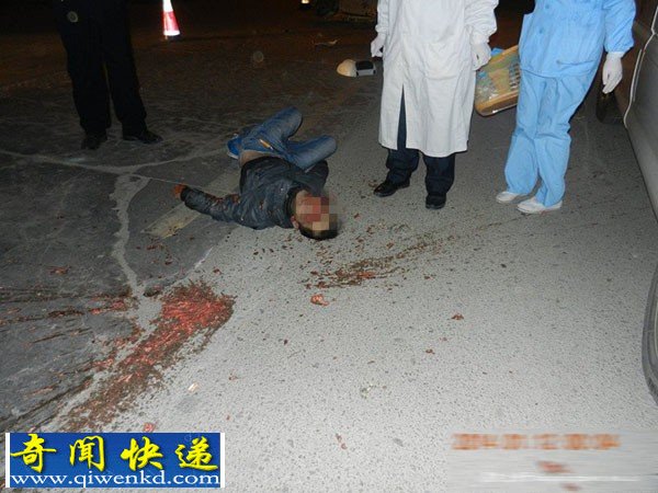 藤县城客车与摩托车相撞 摩托男头部遭碾压当场死亡