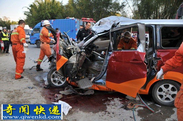 河源:教练车与大货车迎面相撞致3死4伤