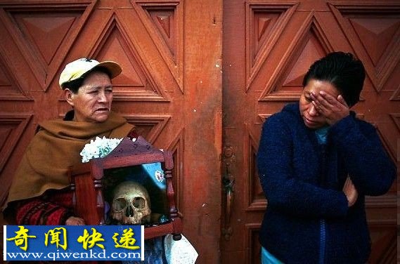 诡异头骨祈福日习俗 亲人头颅打扮后放家中