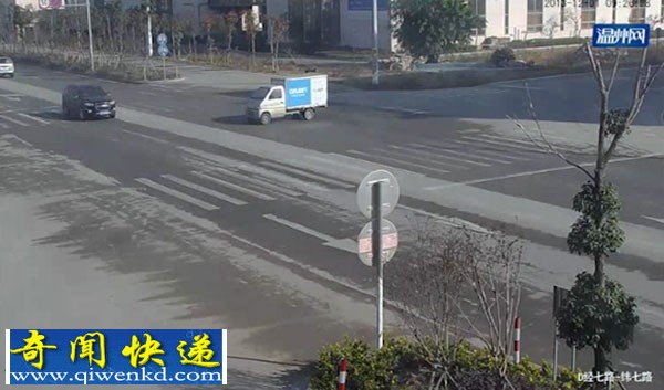 乐清盐盘工业区两车路口相撞 货车里直接甩出一个男子