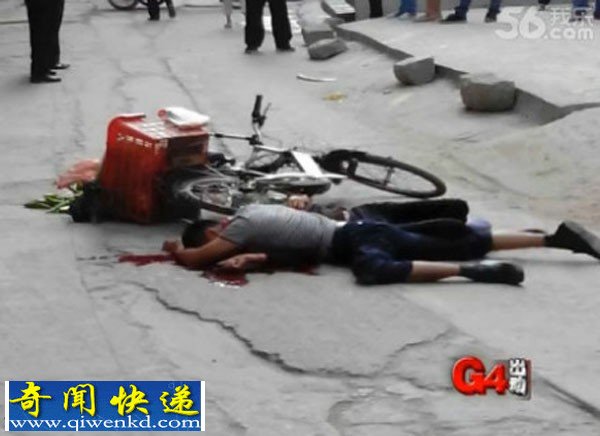 广州珠村凶杀案现场:男子当街捅死女子后欲自杀)