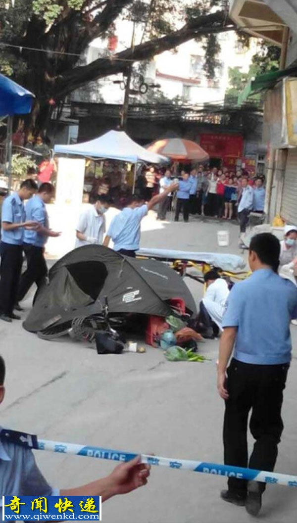 广州珠村凶杀案现场:男子当街捅死女子后欲自杀)