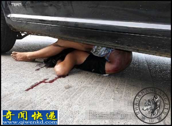 conew_mexico-woman-folded-under-car-01.jpg 失控轿车撞上摩托车夫妻 女子被折叠卷入车底挤死