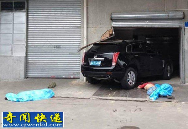 失魂豪车擦碰小车一撞再撞 路过父女惨被撞身亡